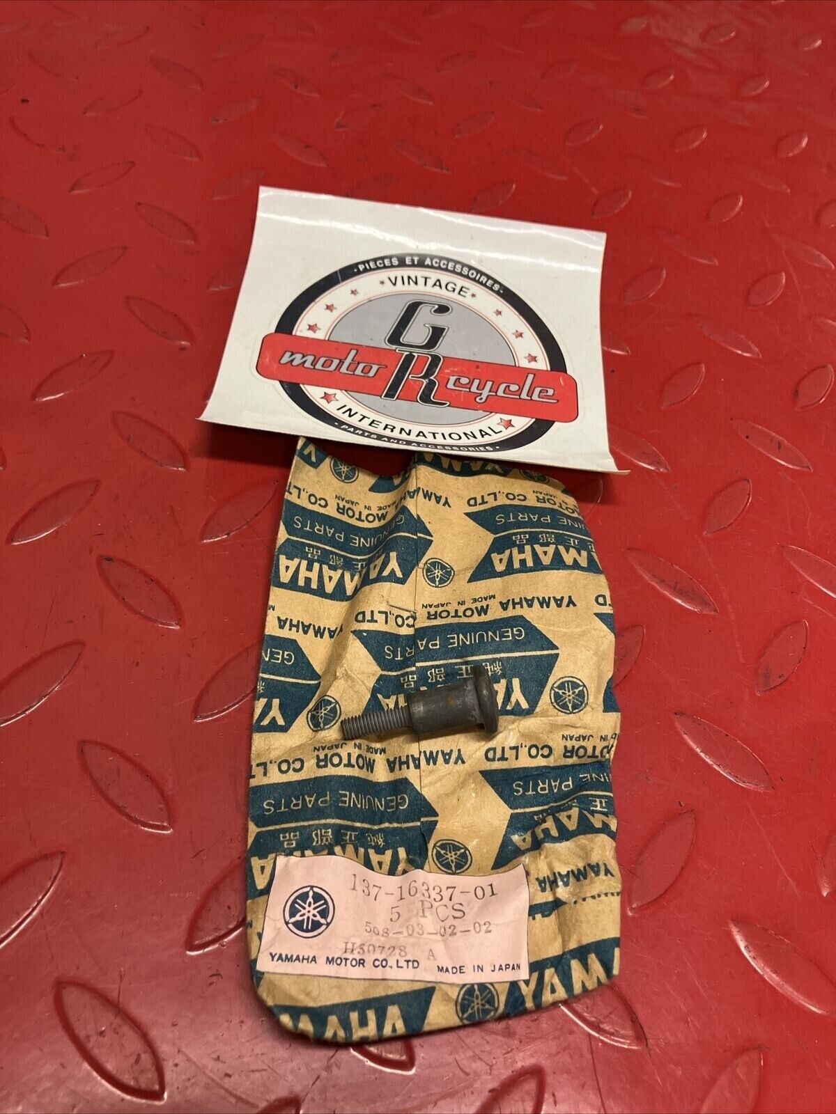 NOS YAMAHA SCREW SPECIAL SHAPE 137-16337-01-00 SUB BY 90149-05057-00 Y62