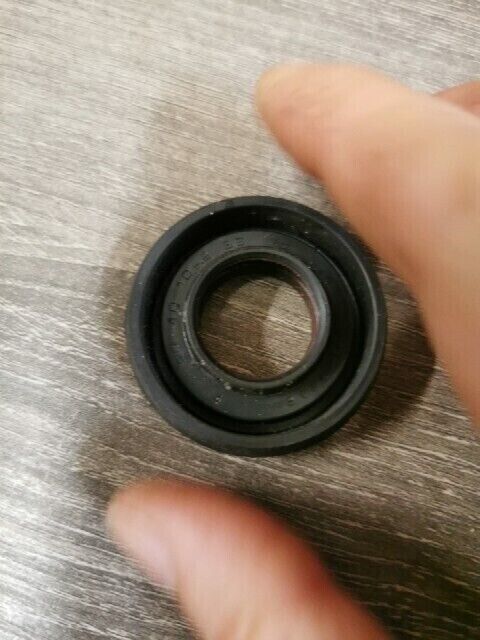 NOS YAMAHA RD400C TD3 RD250 TZ350E TZ250C RD350B OIL SEAL 93103-20076-00 Y148
