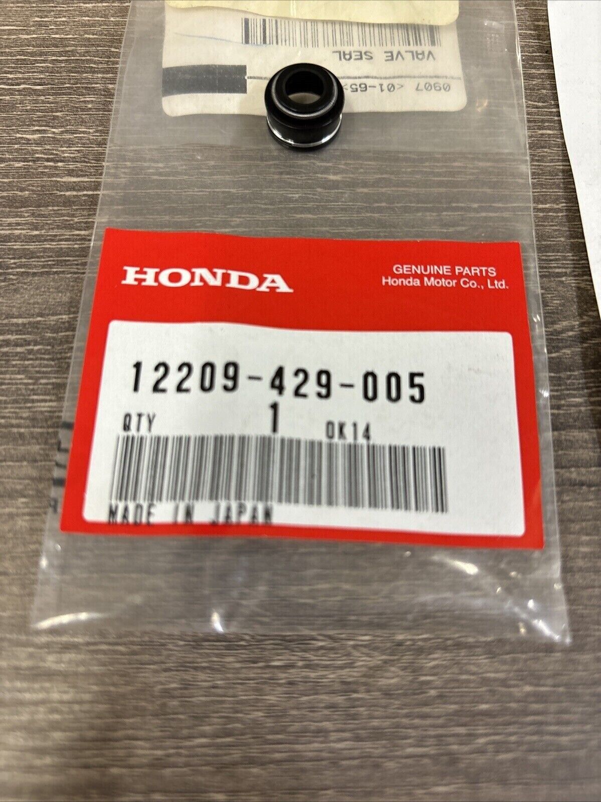 NOS Honda FT500 XL500 XR500 VALVE STEM SEAL 12209-429-005 H117