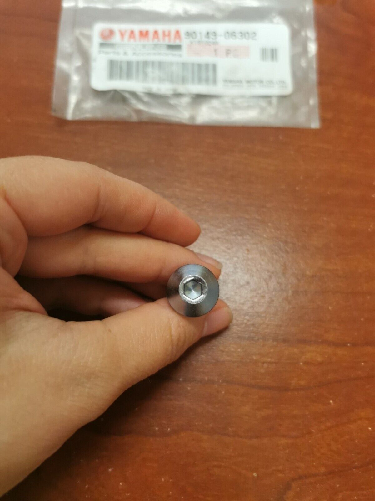 NOS Yamaha FZ6 YZFR1 SCREW 90149-06302-00 Y82