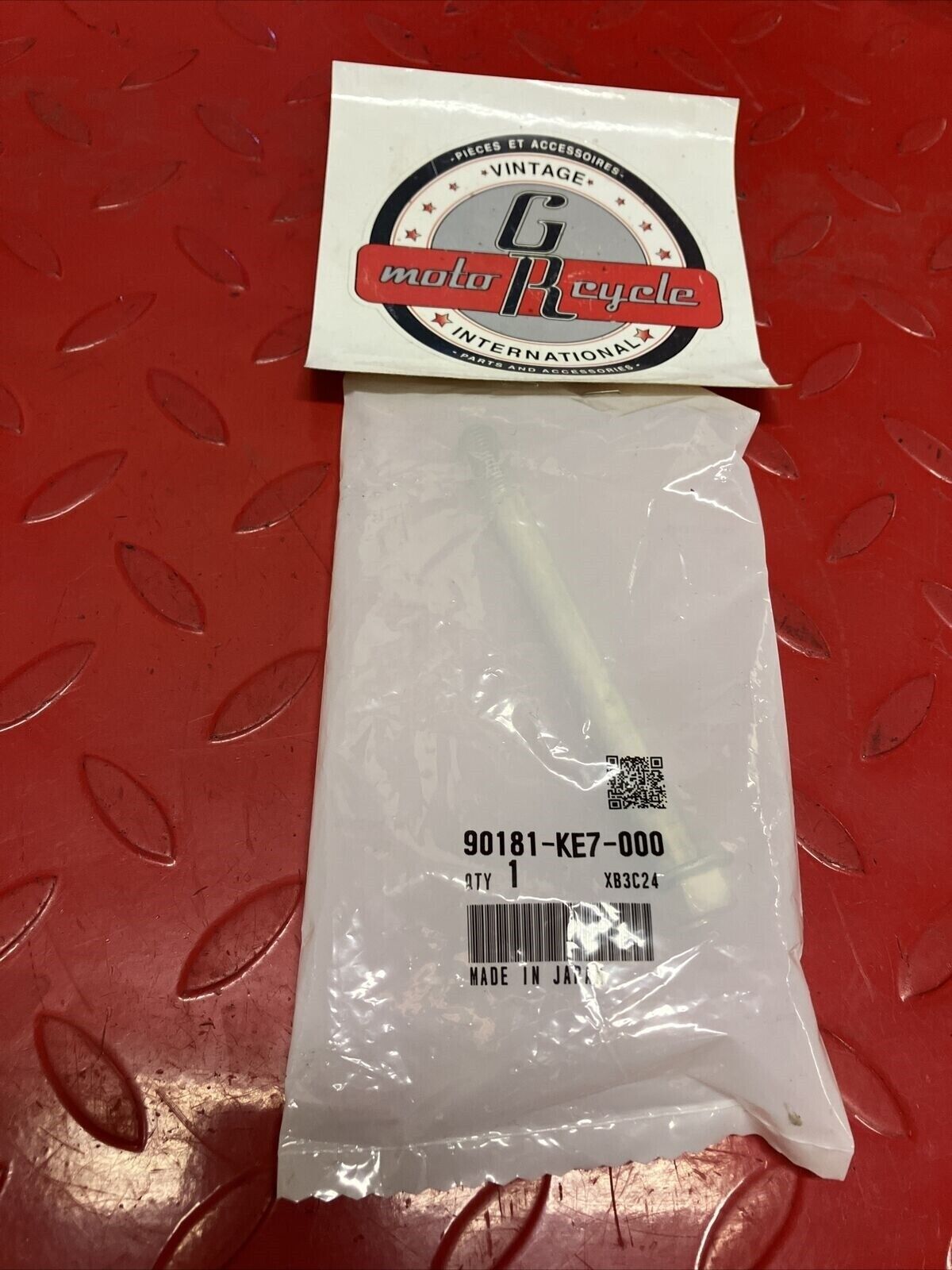 NEW Honda CR250R CR500R ENGINE MOUNTING BOLT FLANGE 10X113 90181-KE7-000 H99