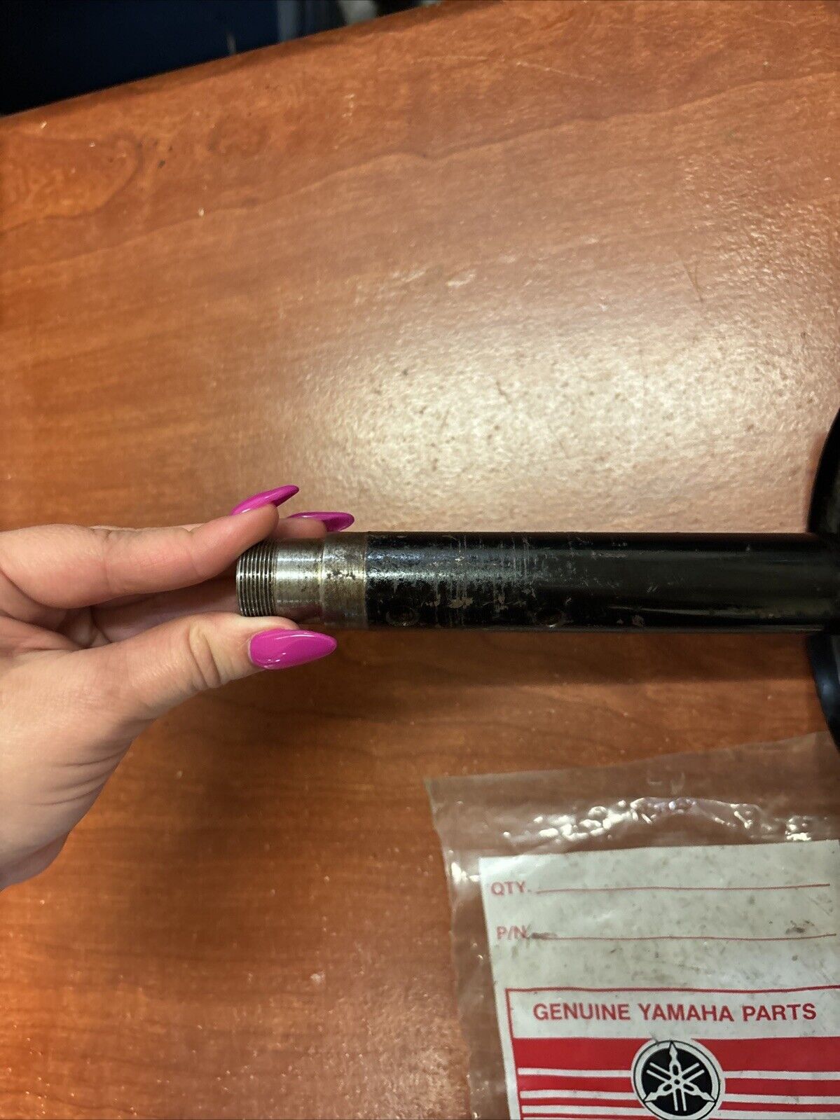 NOS Yamaha GP246F GP292F GS300 SM292 REAR AXLE 853-47520-01-00 Y183