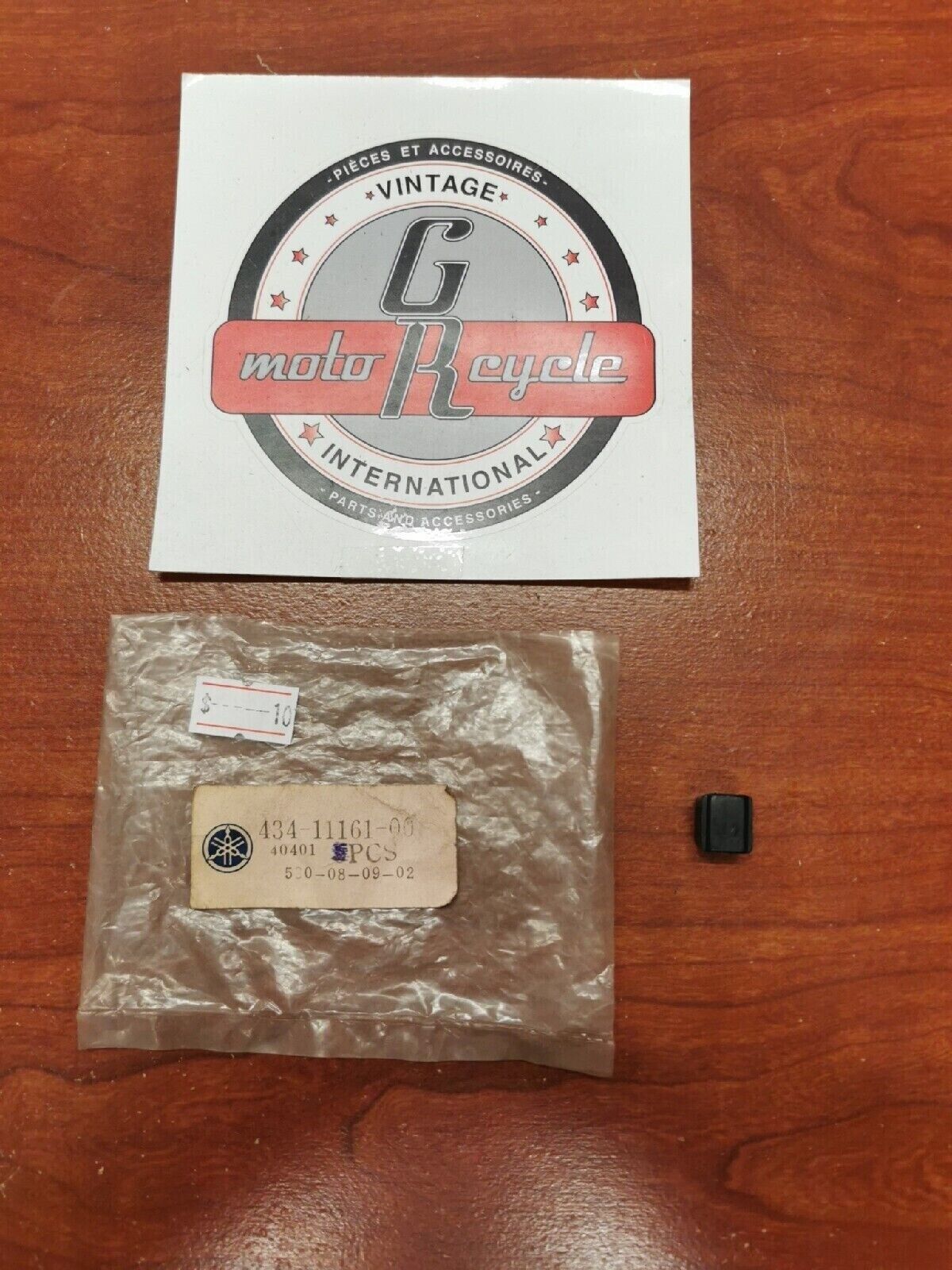 NOS Yamaha CYLINDER HEAD ABSORBER 434-11161-00-00 Y70