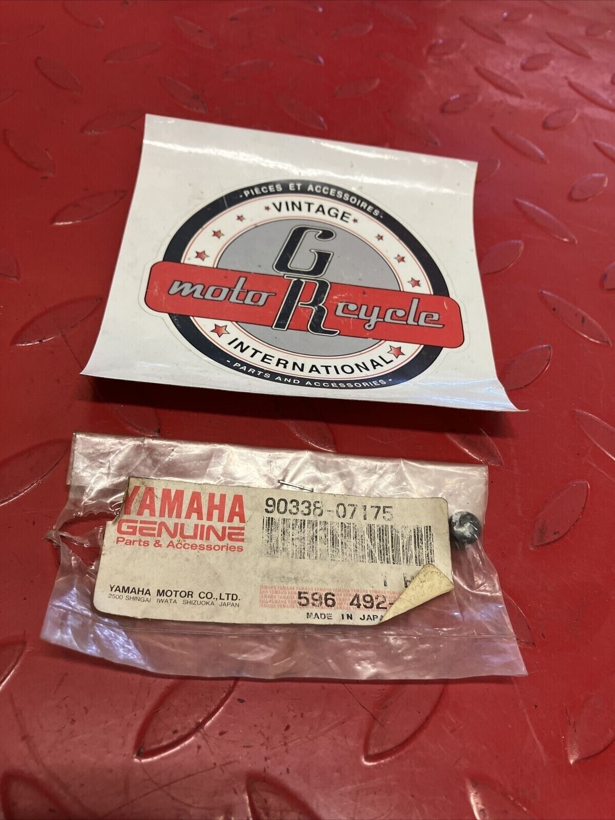 NOS YAMAHA PLUG 90338-07175-00 Y62