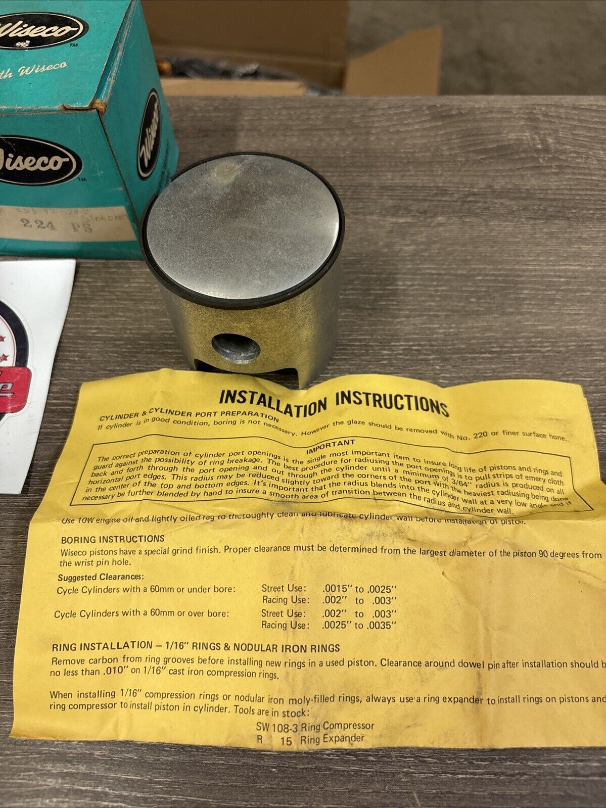 NOS WISECO YAMAHA 1974 1975 YZ250 PISTON STD 224PS J62