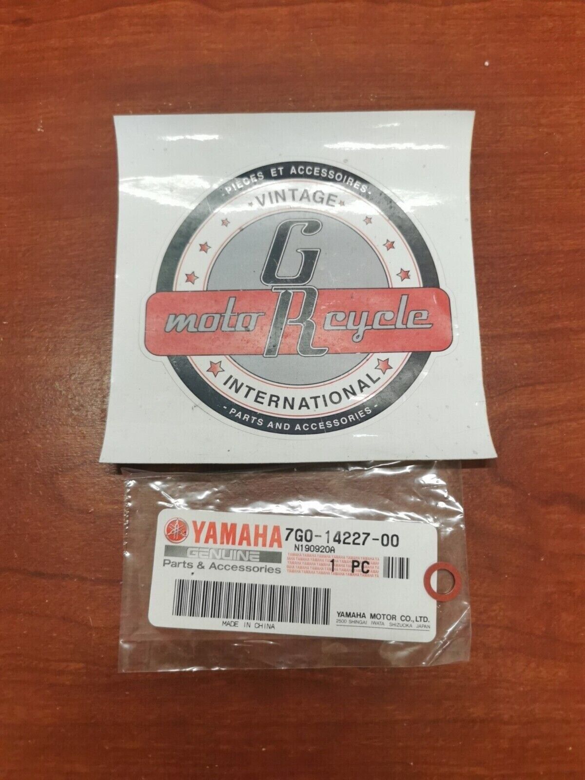 NOS Yamaha YS624 YP20 YP30 EF3000 EF2800 YG2800 GASKET 7G0-14227-00-00 Y82