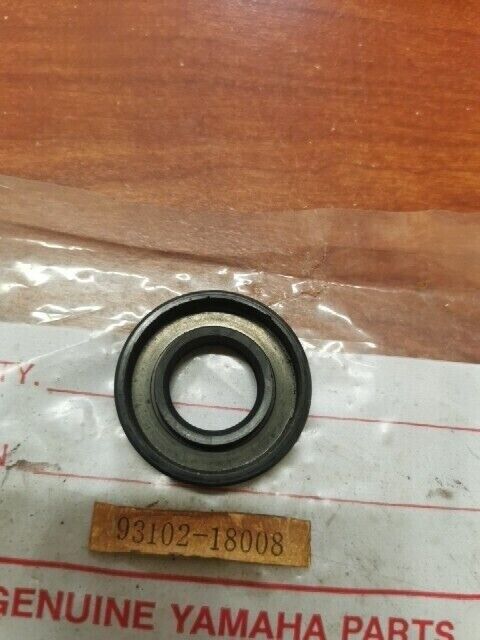 NOS Yamaha AT1 DT100 DT125 DT50 RT100 OIL SEAL (18X37X8) 93102-18008-00 Y166
