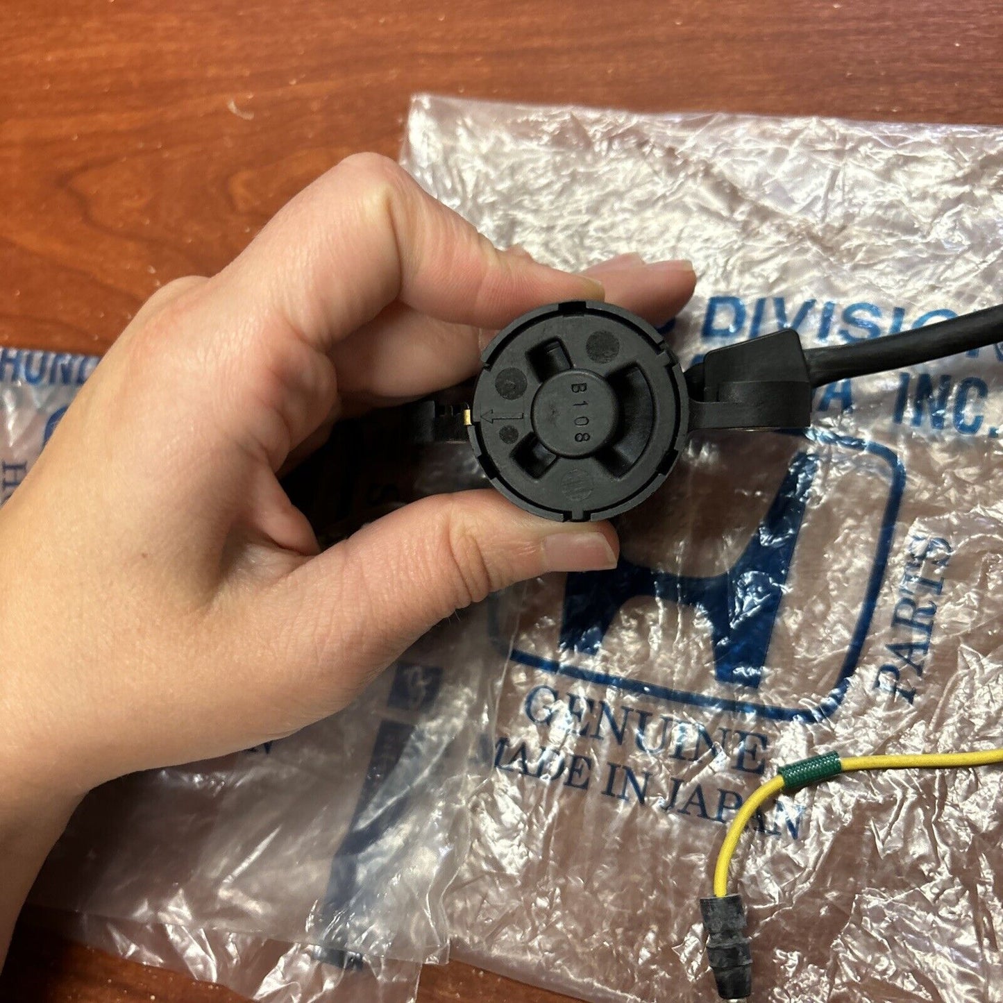 NOS Honda GX240 GX270 GX340 GX390 OIL LEVEL SENSOR 04302-ZE2-010 H153