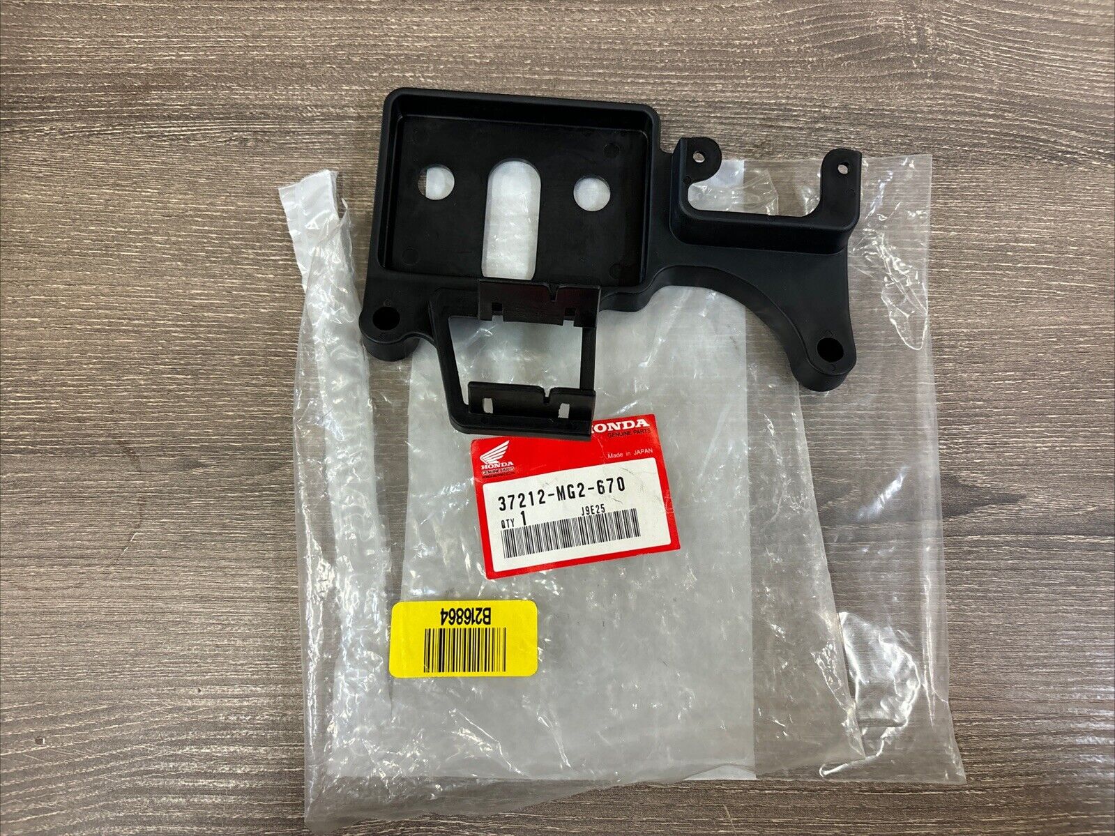 NOS Honda XL250R XL350R XL600R METER STAY 37212-MG2-670 H115