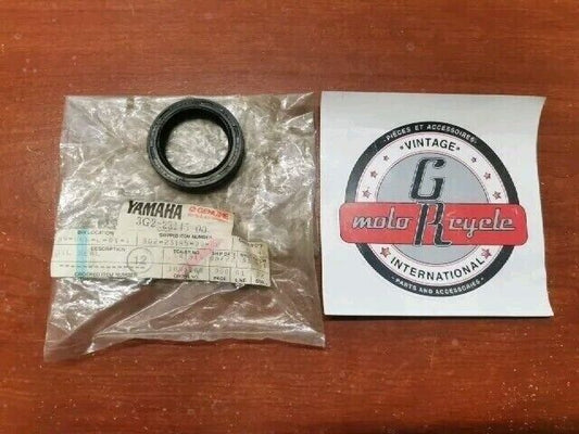 NOS Yamaha TZ250F TZ350F XJ550 OIL SEAL 3G2-23145-00-00 SUB 4G0-23145-00-00 Y142