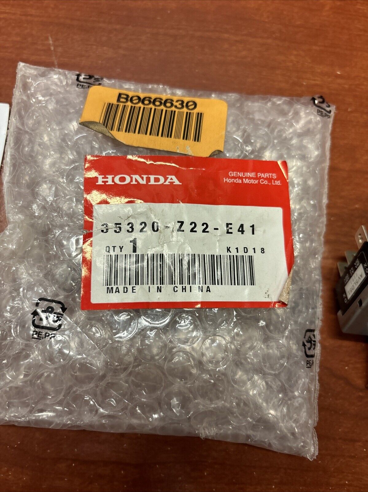 NOS Honda SWITCH 25A 125V/250V 35320-Z22-E41 H174