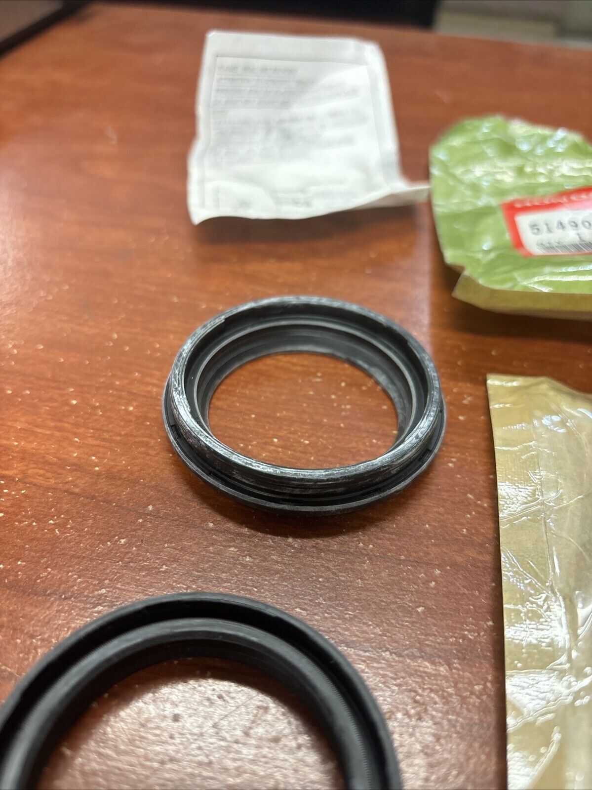 NOS Honda CR125R CR250R CR500R CRM250R FRONT FORK SEAL SET 51490-KZ3-821 H142