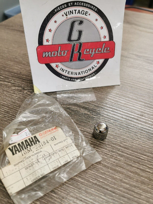 NOS YAMAHA  VMAX1200 1985 - 1990  CAP AIR VALVE   10M-23184-01  Y57