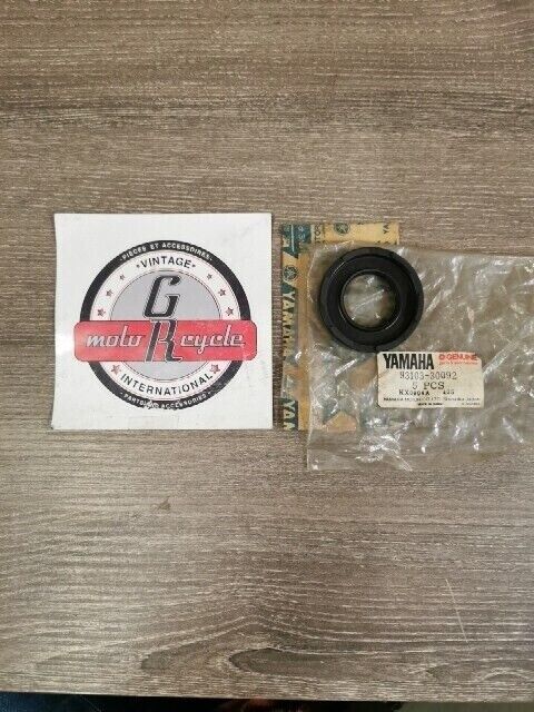 NOS YAMAHA IT250F IT400F MX250B DT400C YZ490 YZ250N OIL SEAL 93103-30092-00 Y159