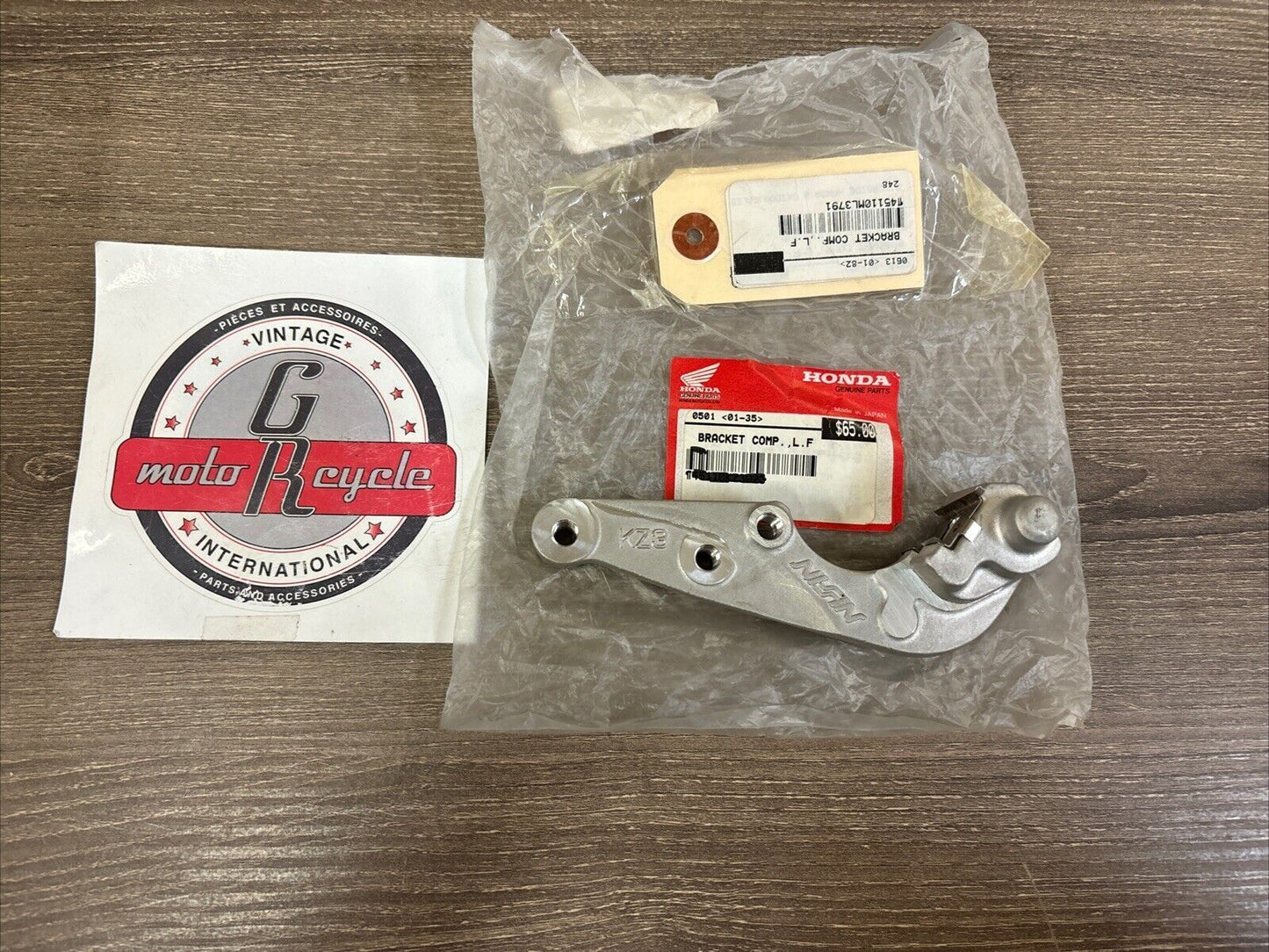 NOS Honda CR125R CR250R CR500R LEFT FRONT BRACKET 45110-KZ3-026 H120