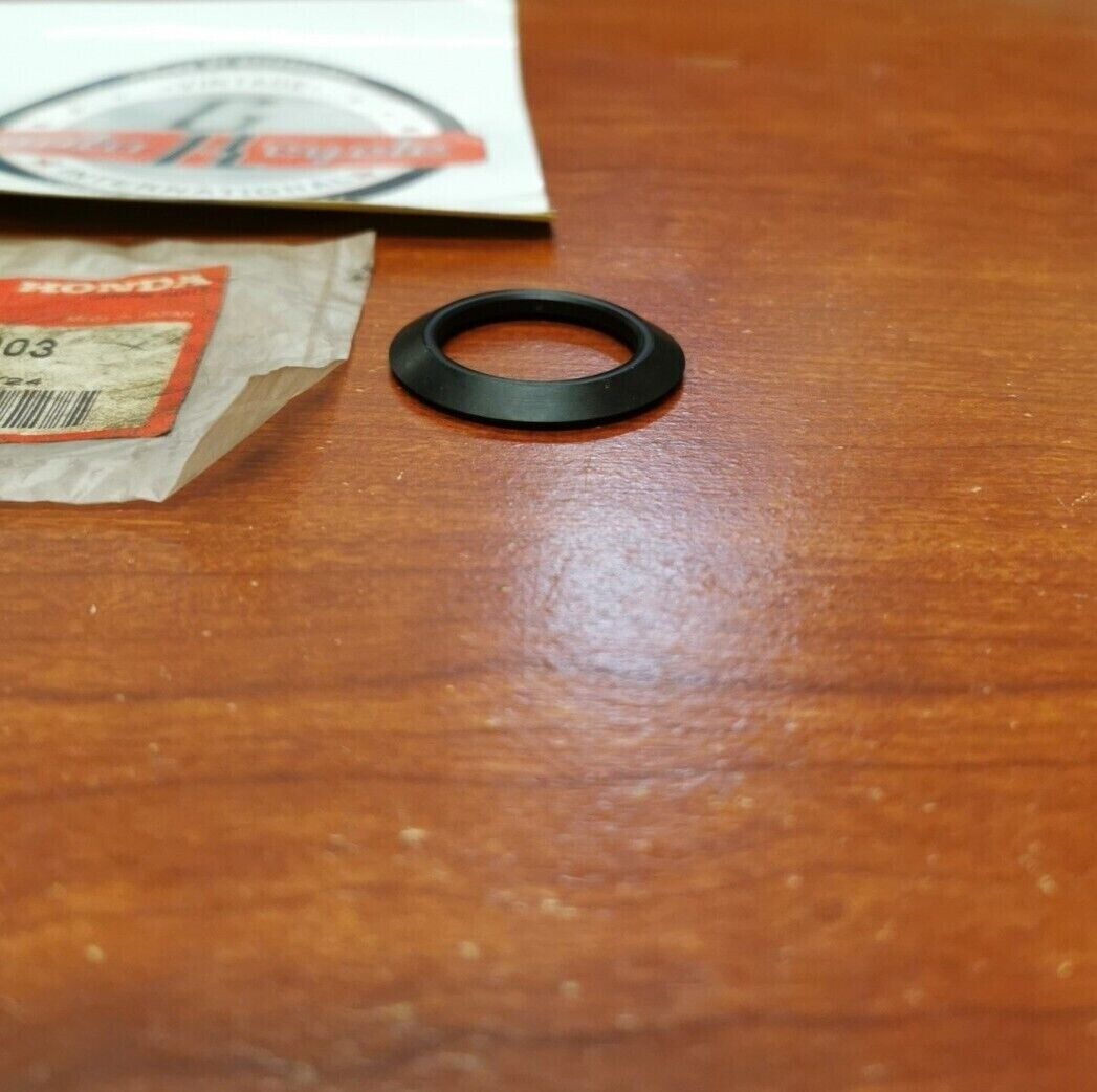 NEW NOS Honda 1985-87 TRX250 86-88 TRX200SX KINGPIN DUST SEAL 51217-VM5-003 H64