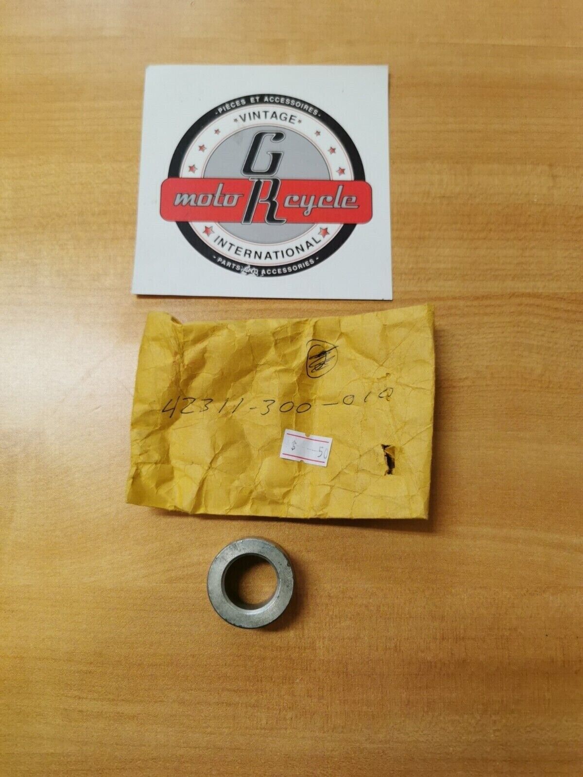 NOS HONDA CB750 COLLAR RR WHEEL SIDE 42311-300-010 H20