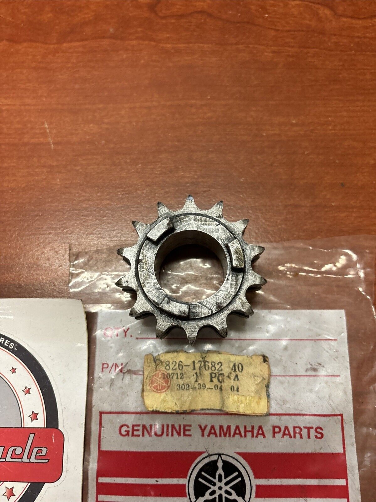 NOS Yamaha EW433 EW643 SW433 CHAIN DRIVE SPROCKET 14T 826-17682-40-00 Y177