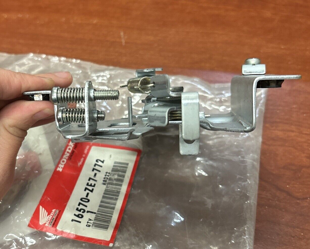 NOS Honda GXV160 CONTROL 16570-ZE7-772 H149