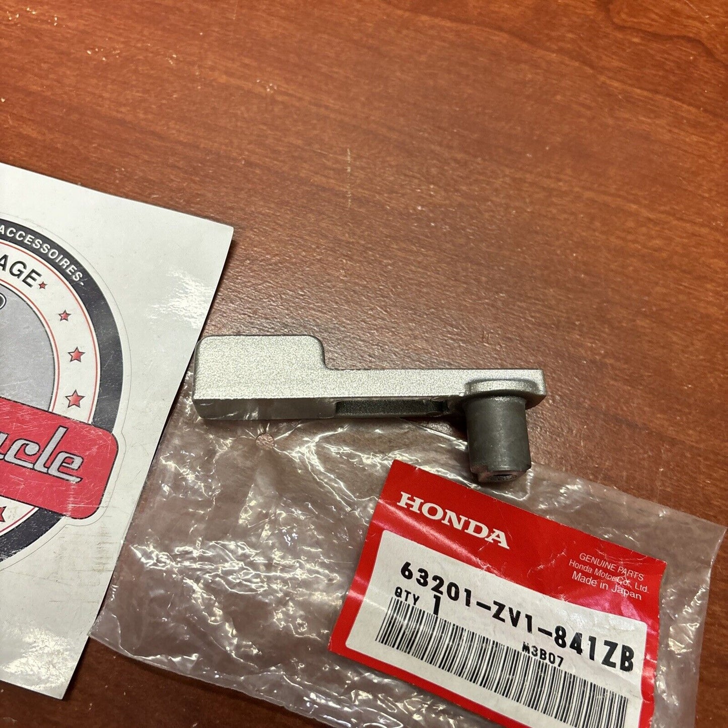 NOS Honda BF5 BF9.9 BF15 COVER LOCK LEVER 63201-ZV1-841ZB H167