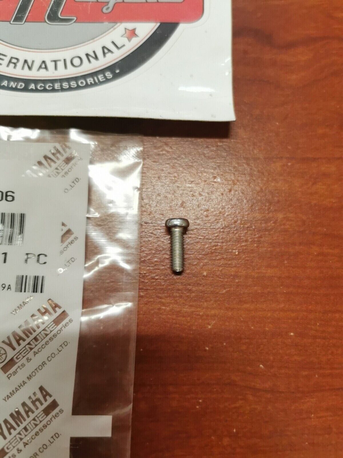 NOS Yamaha PAN HEAD SCREW 90157-04006-00 Y81