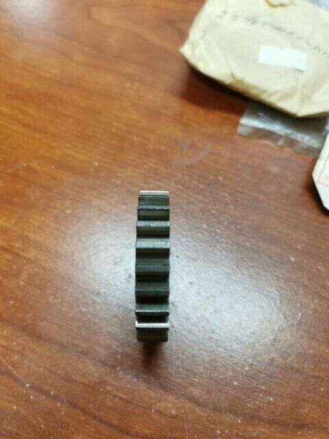 NOS Honda C100 C102 C105 T CA100 TOP COUNTERSHAFT GEAR 24T 23461-001-010 H80