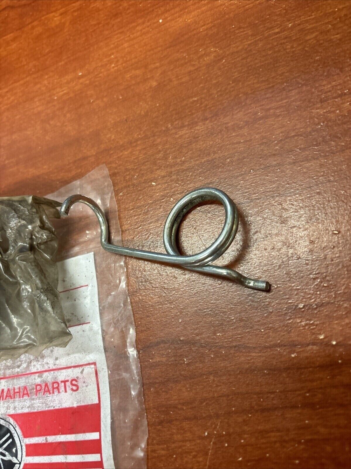 NOS Yamaha SPRING 90508-32056-00 SUB 183-27216-00-00 Y185