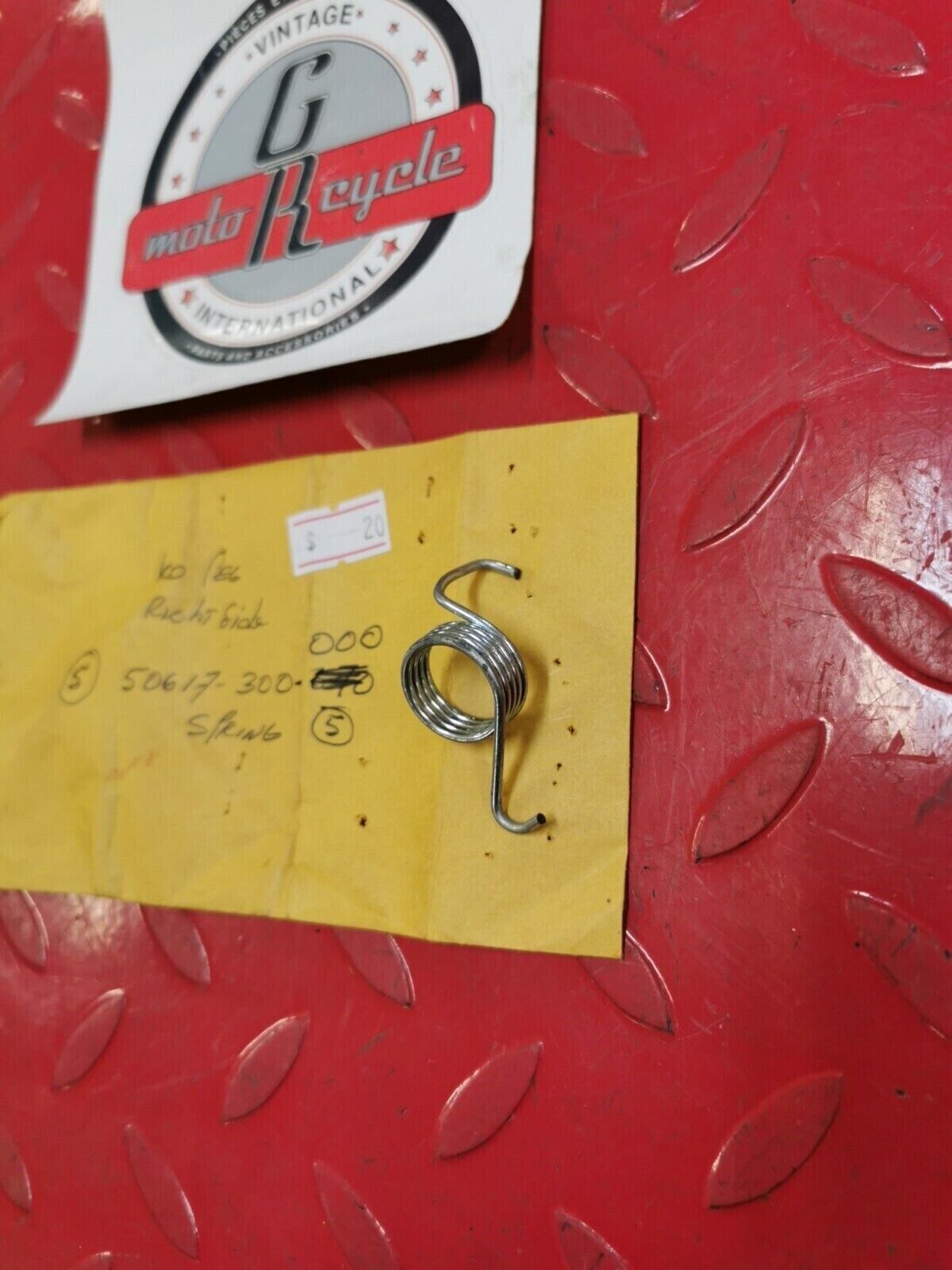 NOS Honda GL1200 GL1100 CB750 SPRING, R. STEP RETURN 50617-300-670 H32