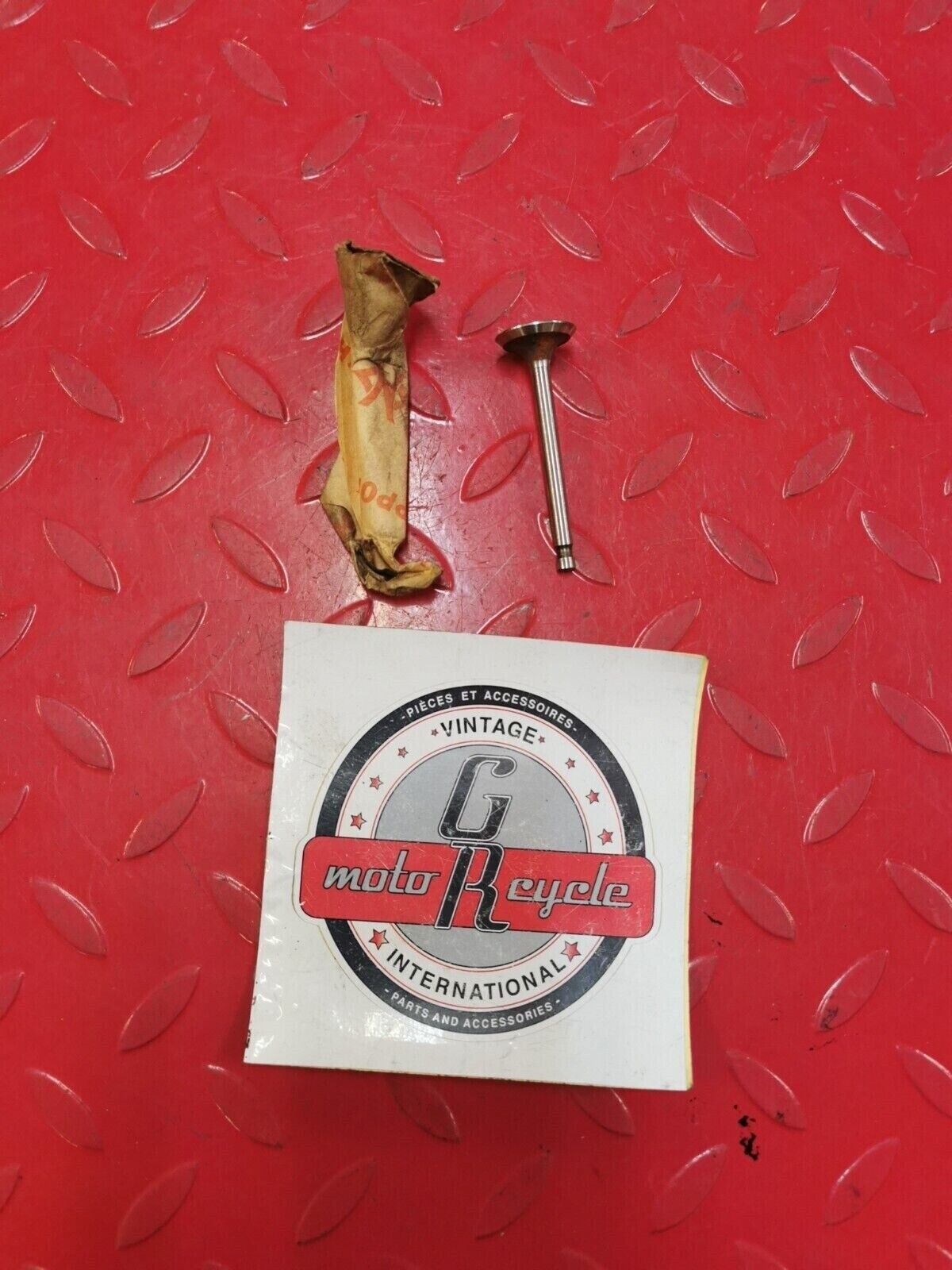 NOS Honda CS90 S90 CL90 CD90 VALVE, EXHAUST 14721-028-000 H25
