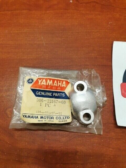 NOS Yamaha RD250 RD350 RD400 TX500 XS2 XS500 AXLE HOLDER 306-23167-60-00 Y129
