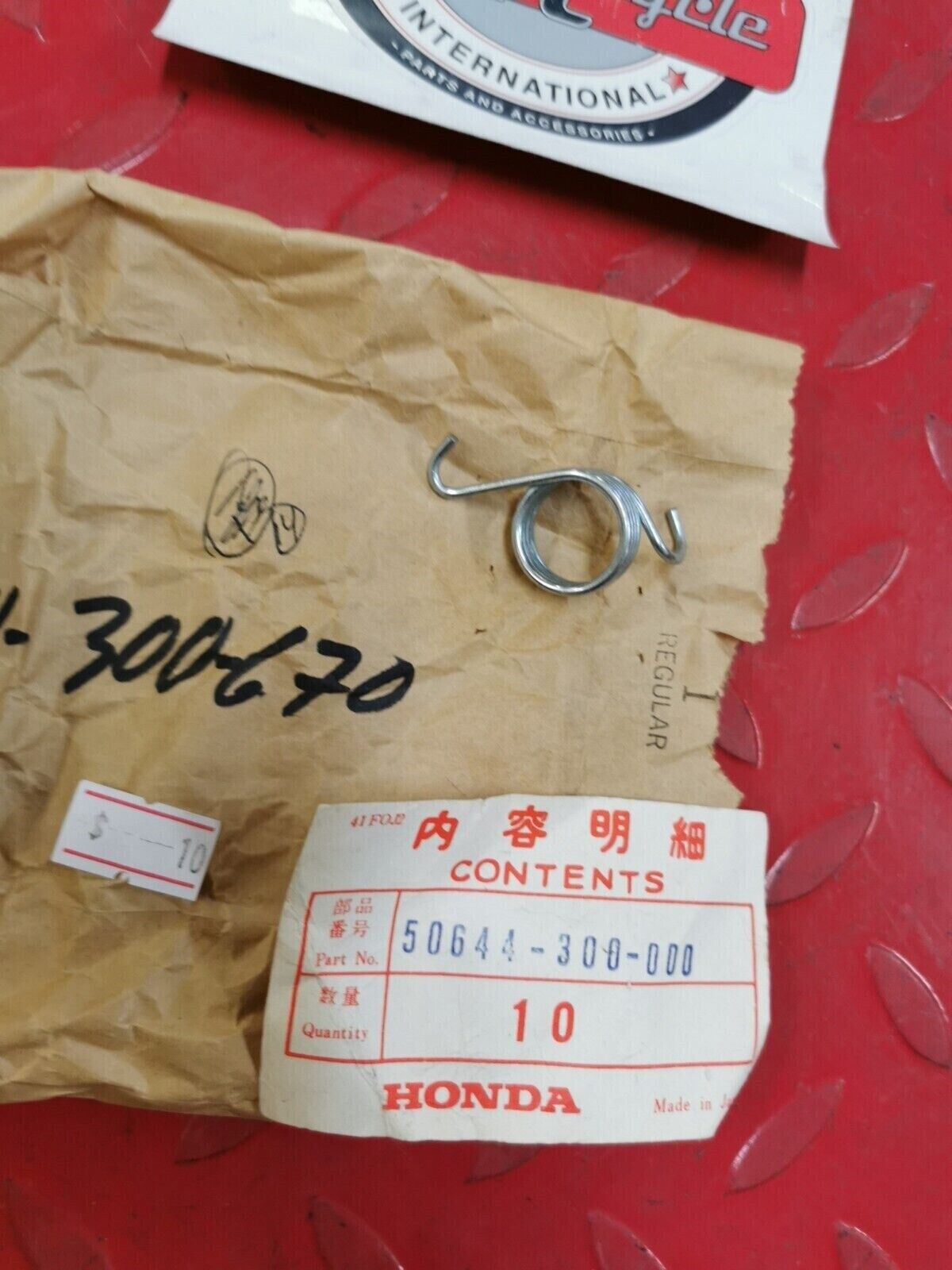 NOS Honda GL1000 SPRING L. STEP RETURN STAND 50644-300-000 50644-300-670 H32