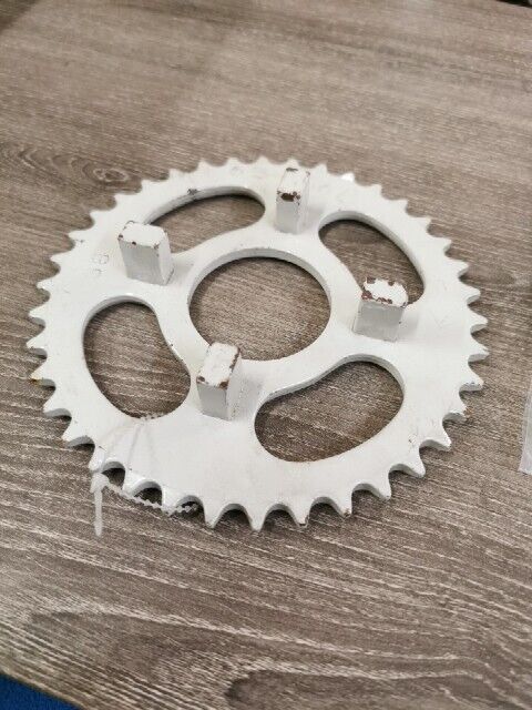 NOS  HONDA CT70 S65 SPROCKET FINAL DRIVEN 38T 03-300B  41201-126-940 j55