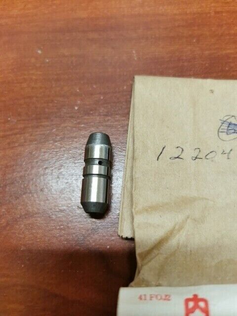 NOS Honda C92 CS92 C95 CA92 CA95 CB92 CB95 INLET VALVE GUIDE 12204-200-305 H93