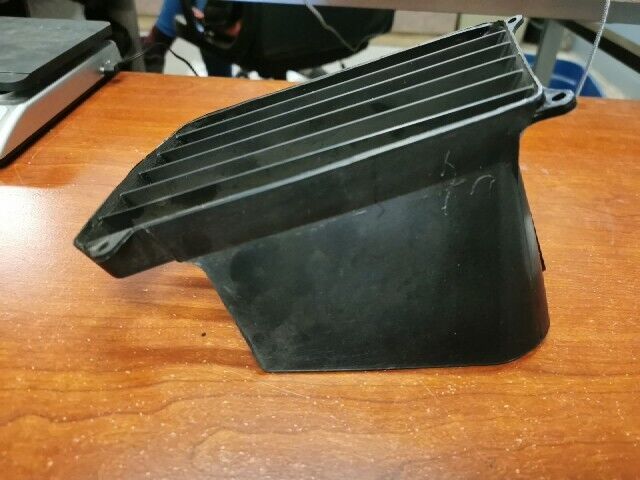 NOS Honda GL1500 RIGHT SIDE UNDER COWL LOUVER BROKEN PIN 64285-MN5-000 H106
