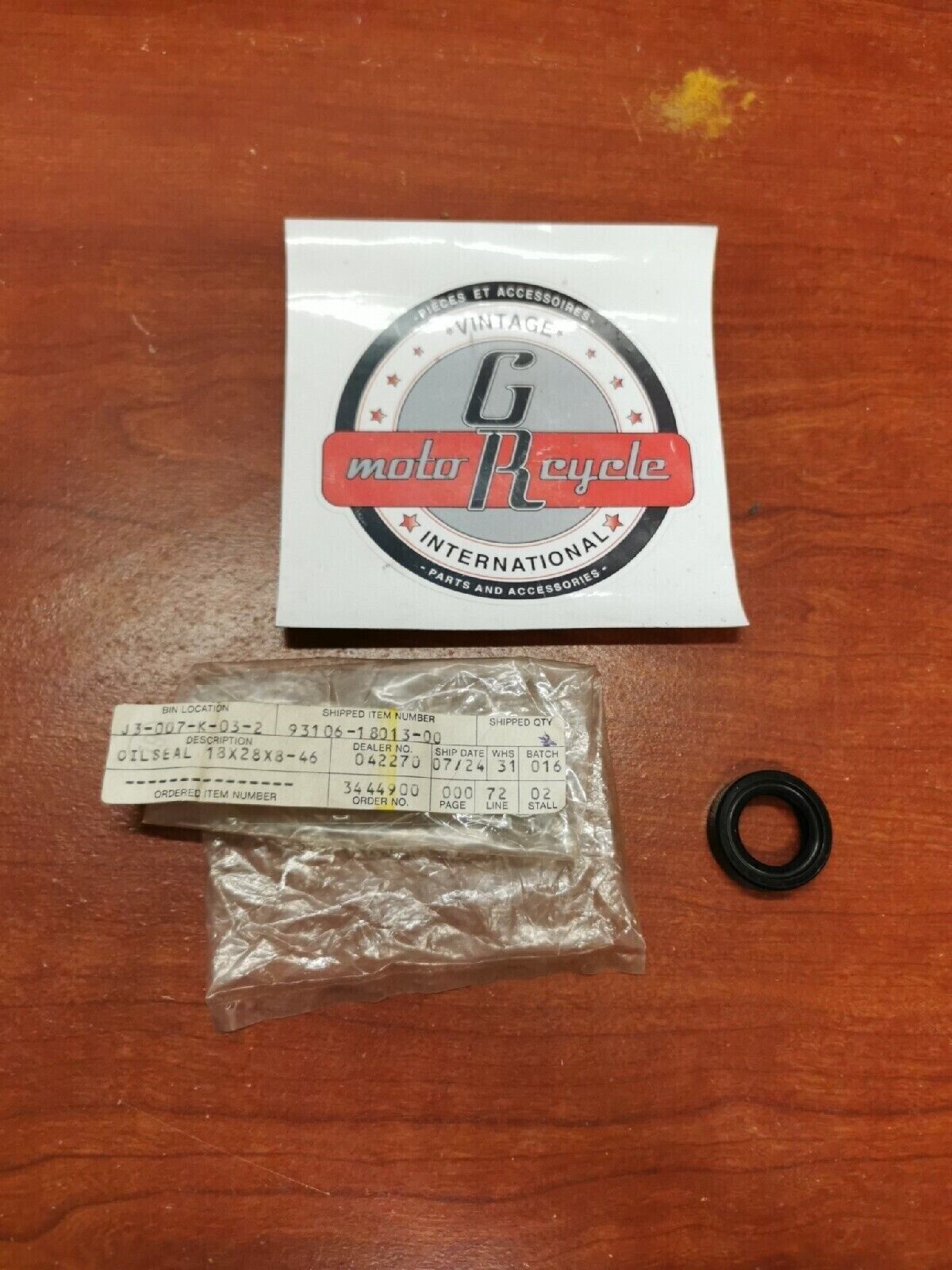 NOS Yamaha YZ80 BW80 TTR125 FRONT WHEEL OIL SEAL 93106-18013-00 Y72