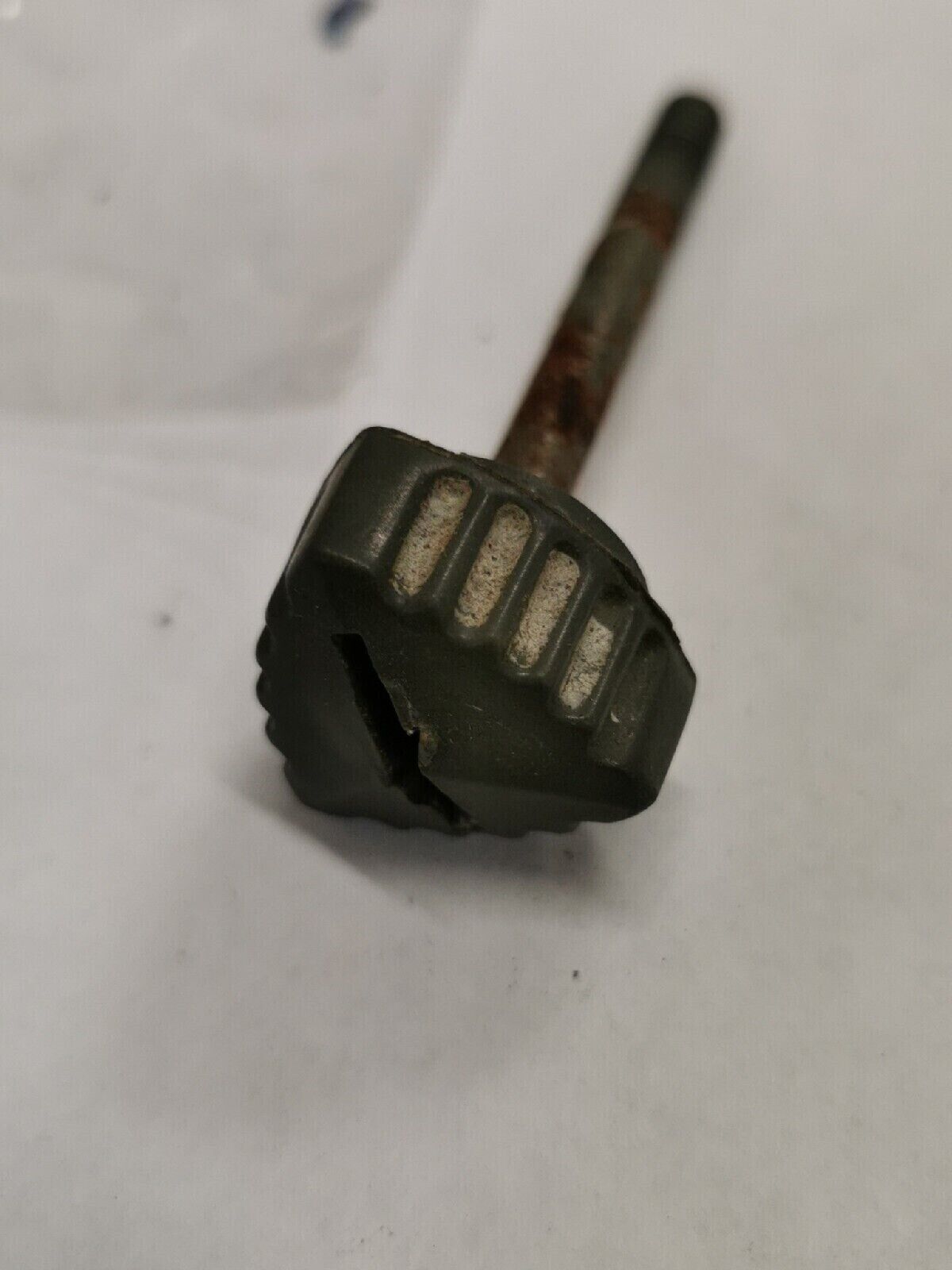 NOS PUCH BOMBARDIER MAXI SIDE COVER KNOB SCREW  P3