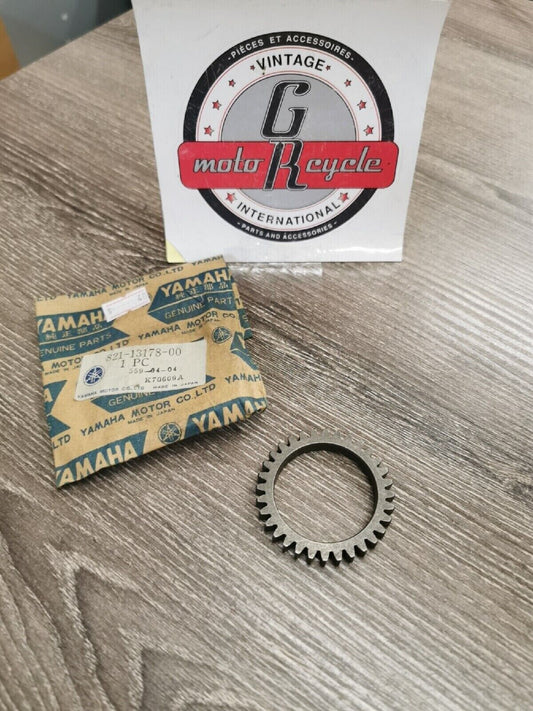NOS YAMAHA  TL433 TW433   OIL PUMP DRIVE GEAR 821-13178-00-00 Y56