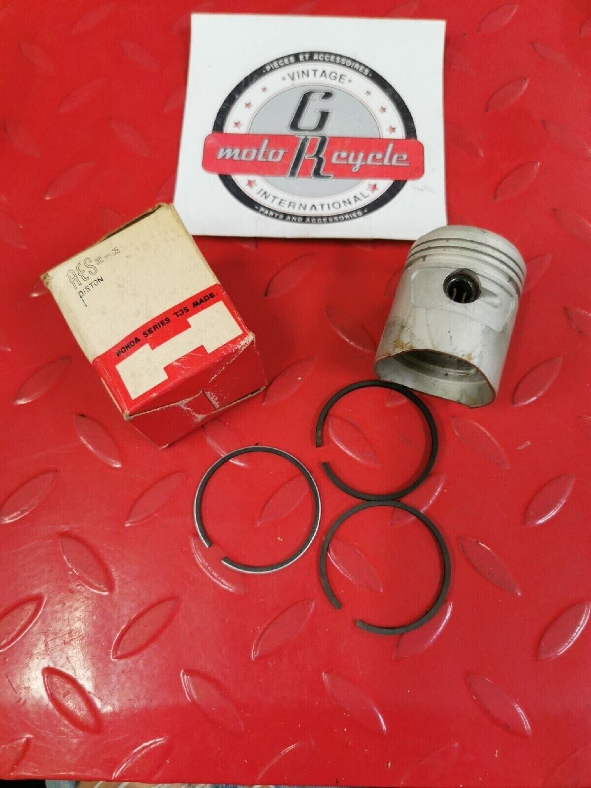 NOS HONDA S65 1965  Piston 1.00  KIT  13105-035-010 H40