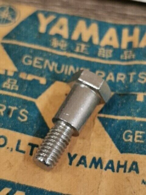 NOS YAMAHA FZR1000AC TZ125G XC180DN XT350T YZ100D BOLT 90109-06410-00 Y158