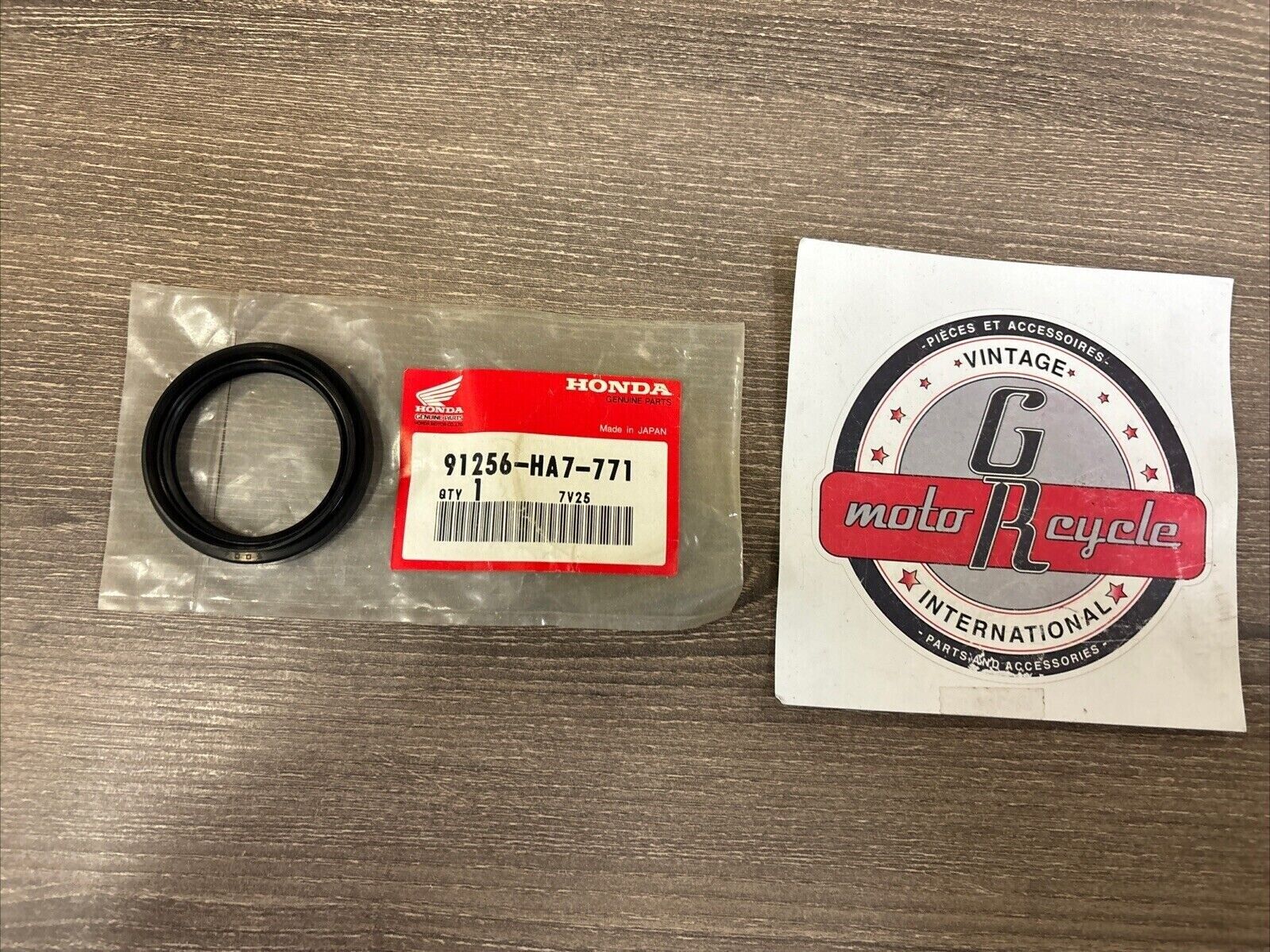 NOS Honda TRX350 TRX350D DUST SEAL 42X54X7 91256-HA7-771 H124
