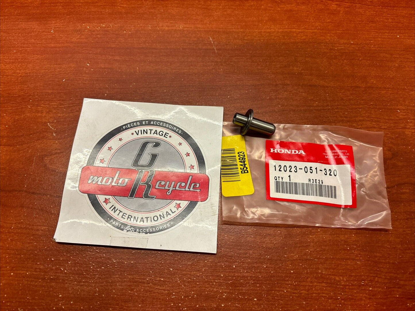 NOS Honda ATC70 C50 C70 C90Z CT70 SS50 EXHAUST VALVE GUIDE 12023-051-320 H162