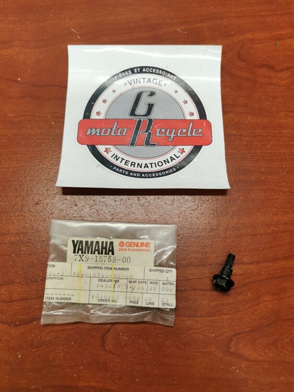 NOS YAMAHA YS624 EF4000 EF5000 YP20 YP30 BOLT 7X9-15768-00-00 Y72