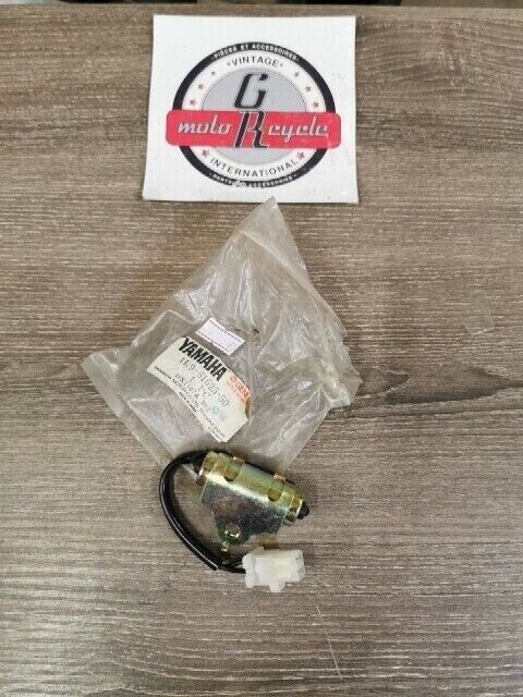 NOS YAMAHA XS250 XS360 XS400  1976 - 1979 CONDENSER 1L9-81625-50-00  Y104