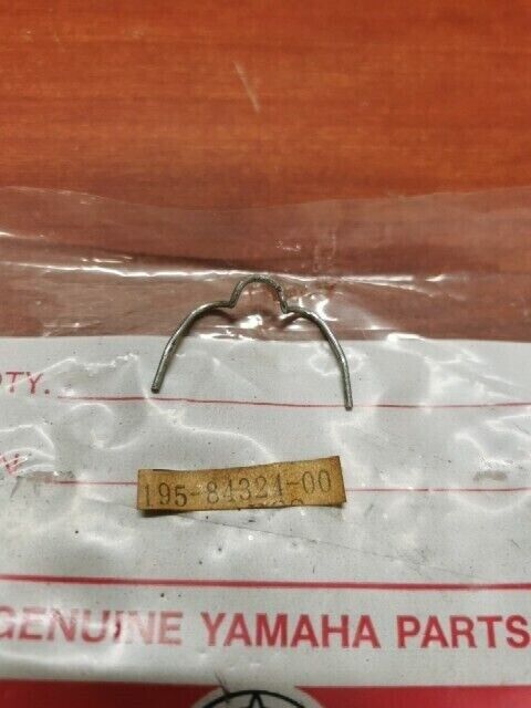 NEW NOS Yamaha FS1 FS50 TT500 TY250 TY50 REFLECTOR SPRING 195-84324-00-00 Y131