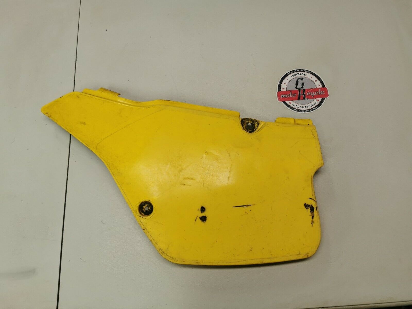 Suzuki RM125 1991 left side cover panel number plate 47211-27C00-25Y