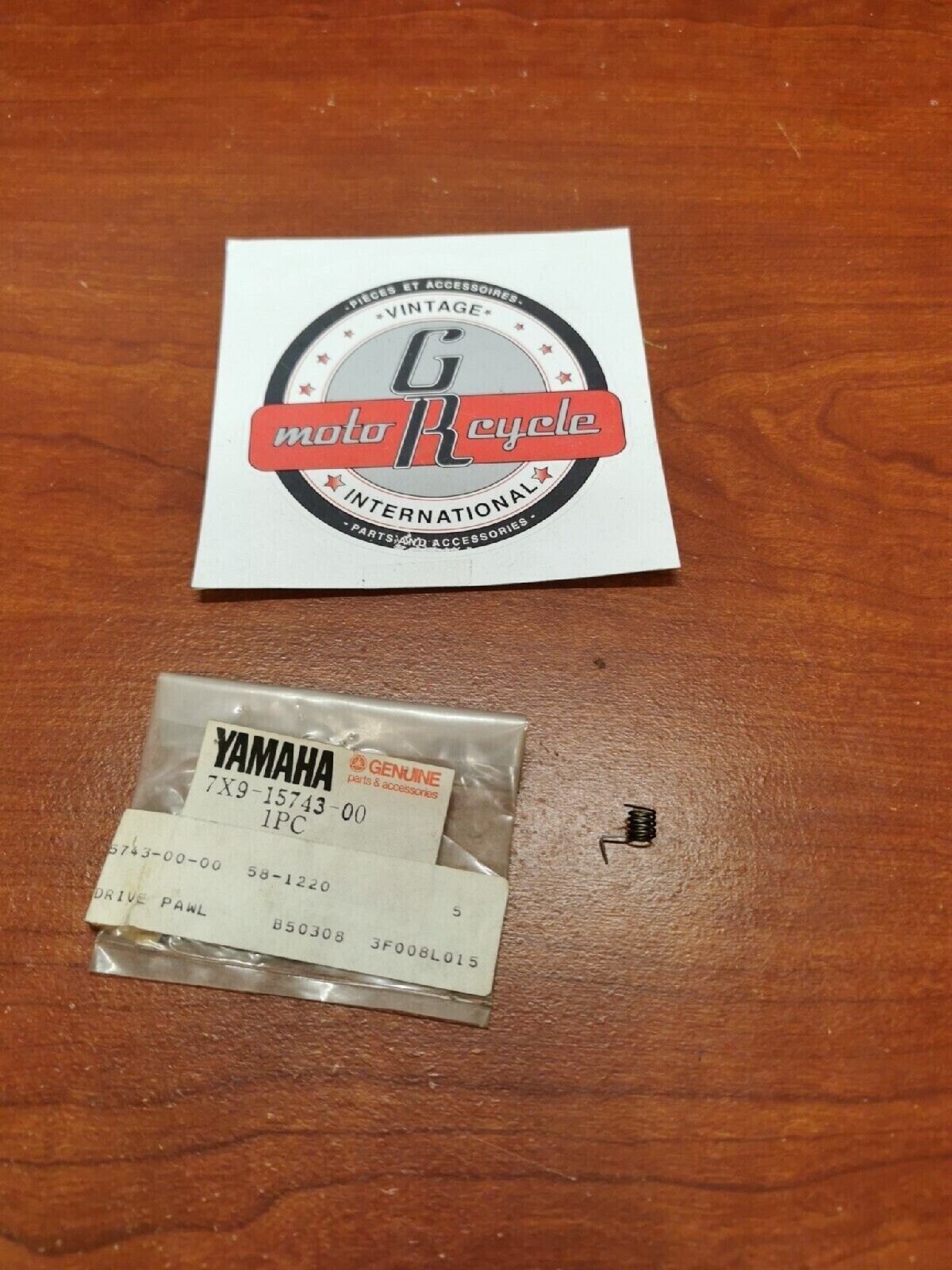 NOS Yamaha STARTER DOG SPRING 7X9-15743-00-00 SUB. YF1-36156-16-30 Y70