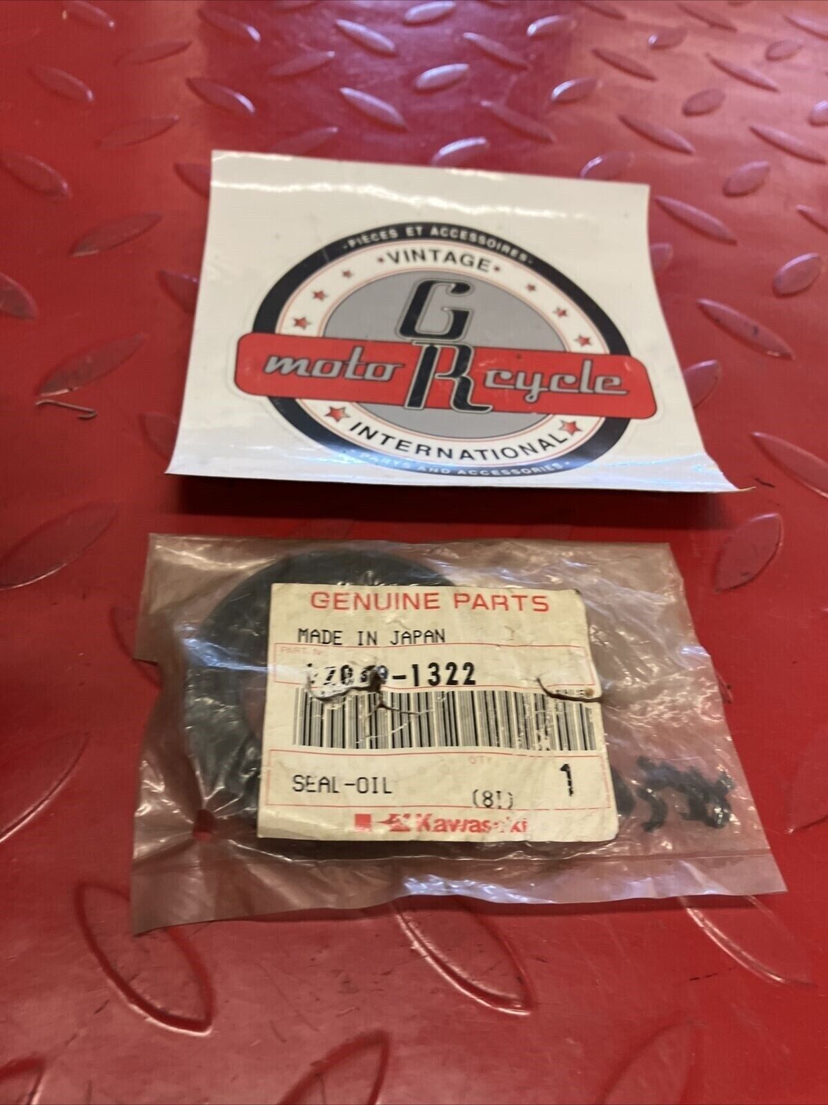 NOS KAWASAKI OIL SEAL 92049-1322 K12