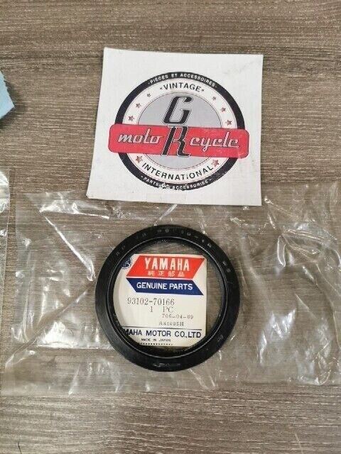 NOS YAMAHA VMX1200M FJR1300R XVS1100R XVS11SXVZ13T OIL SEAL 93102-70166-00 Y159