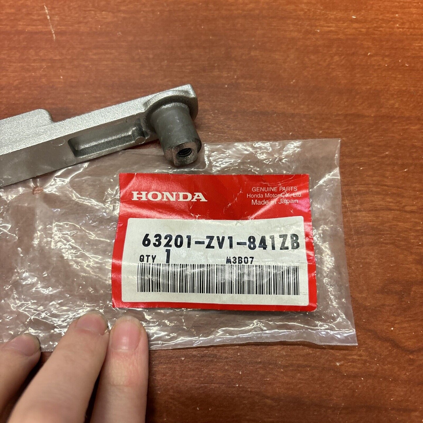 NOS Honda BF5 BF9.9 BF15 COVER LOCK LEVER 63201-ZV1-841ZB H167