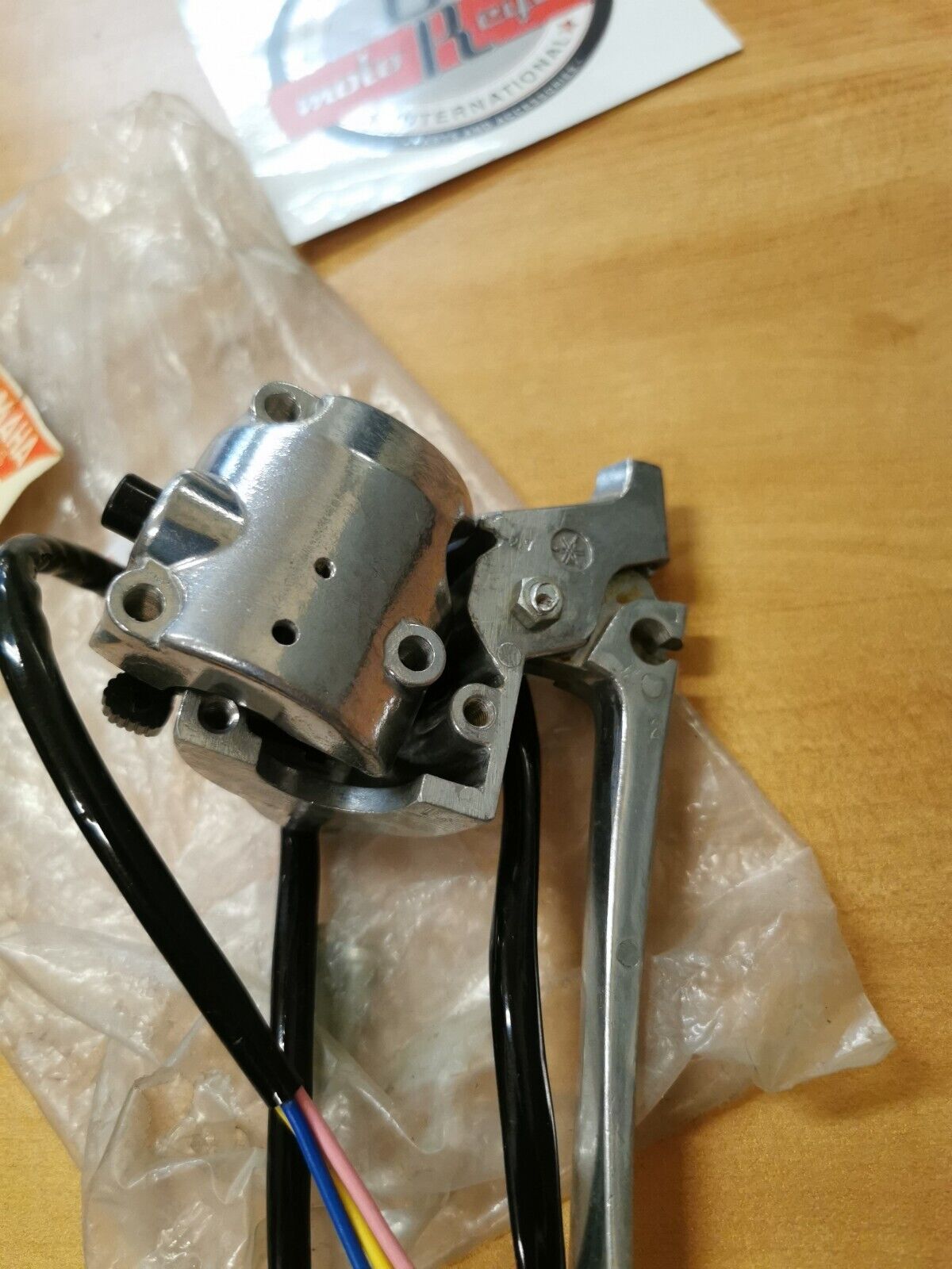 NOS YAMAHA LEVER HOLDER ASSEMBLY (L.H.) Superseded by 137-82710-11-94 Y38